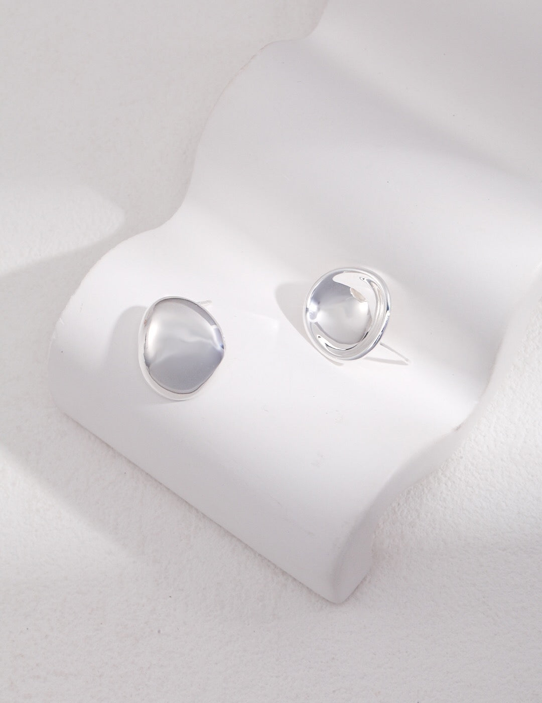 Asymmetrical Curve Studs