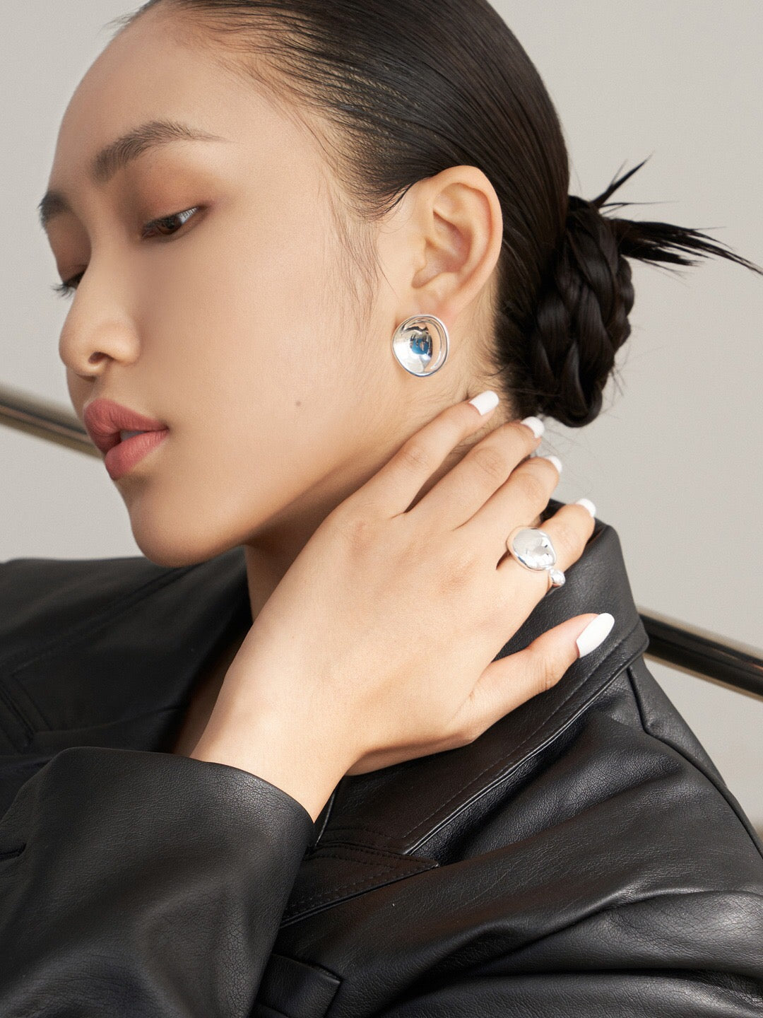Asymmetrical Curve Studs